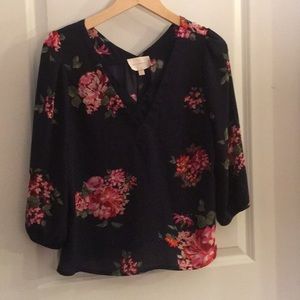 Skies are Blue V neck top